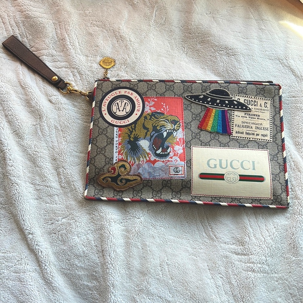GUCCI GG Supreme Monogram Courrier Pouch Coated Canvas with Appliqué